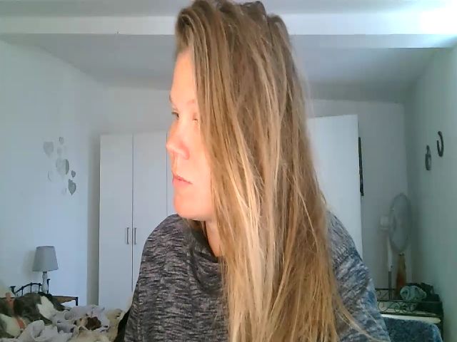 Live sex webcam photo for CallMeMaria #271311420