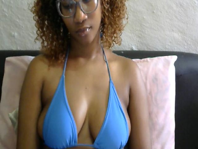 Live sex webcam photo for Sexyliciousex #271307691