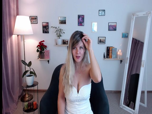 Live sex webcam photo for Emmily_C #271304989