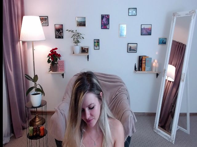 Live sex webcam photo for Emmily_C #271307996