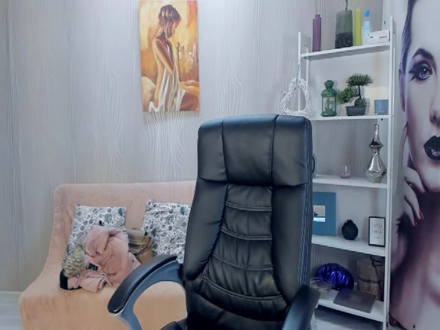 Live sex webcam photo for LizzieBrie #271305151