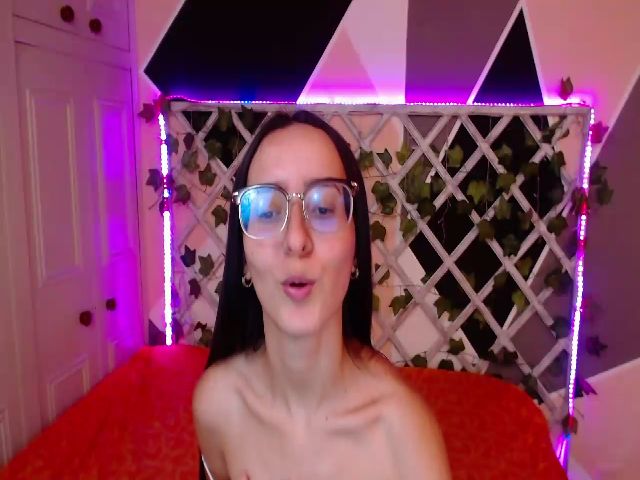 Live sex webcam photo for Alexia__27 #271315993