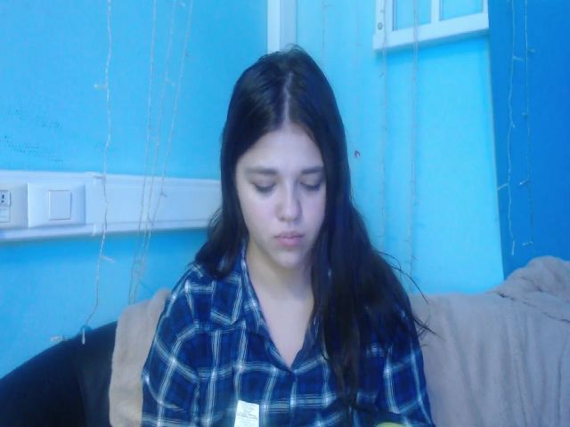 Live sex webcam photo for Emma_One1 #271307608