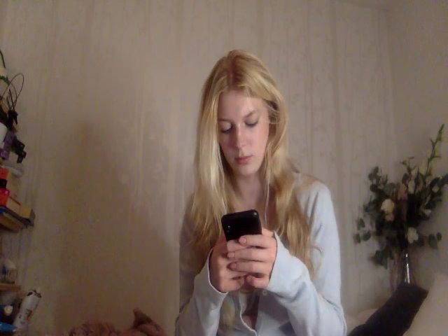 Live sex webcam photo for RosiePosie_ #271313047