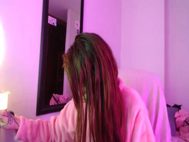 Live sex webcam photo for Mistyyraven #271304668