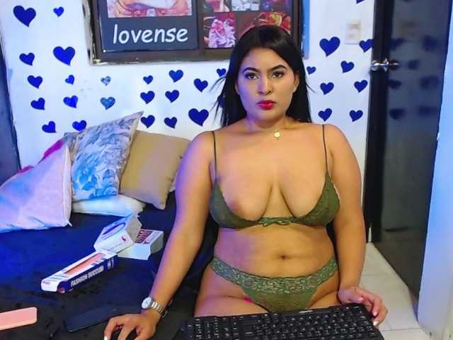 Live sex webcam photo for Vanessagomez1 #271302939