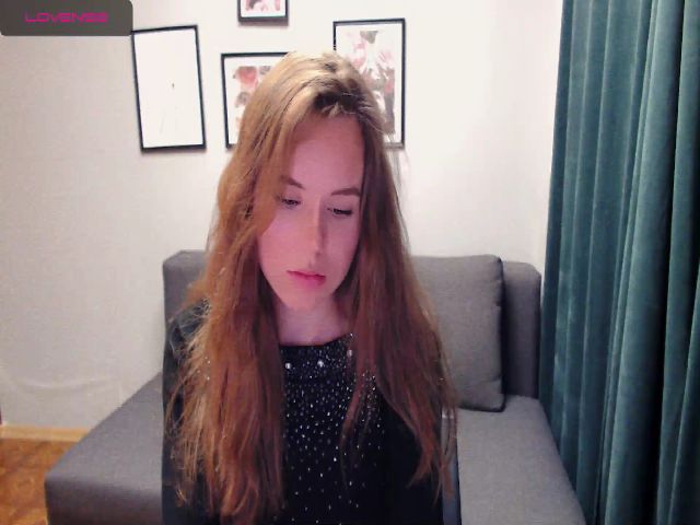 Live sex webcam photo for RoseMoet #271310995