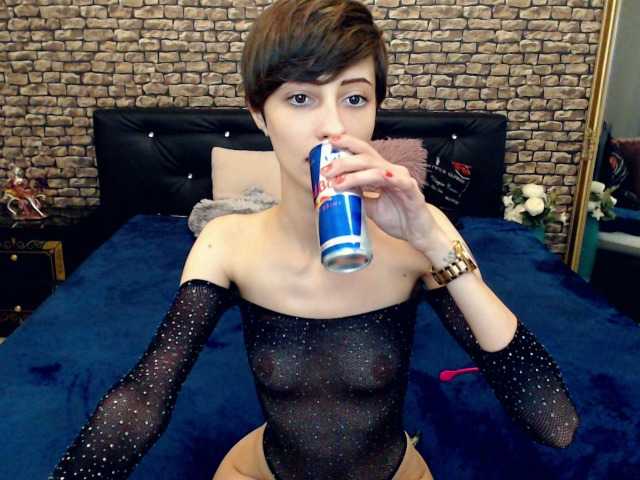 Live sex webcam photo for PrettyAyleen #271309836