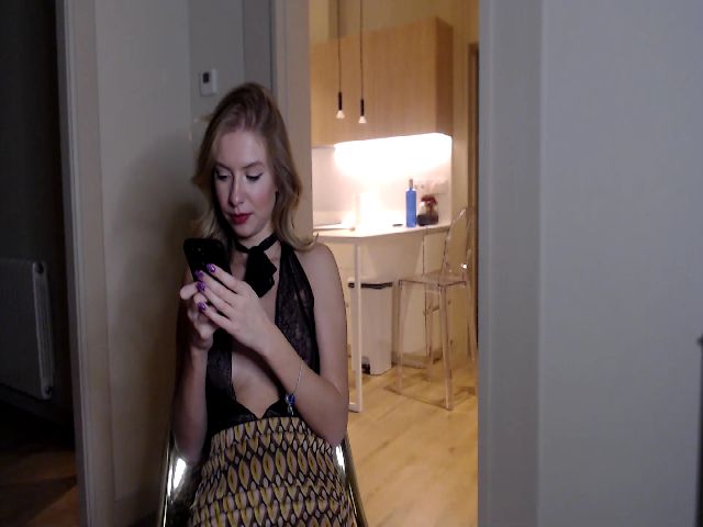 Live sex webcam photo for IamMelody #271316278
