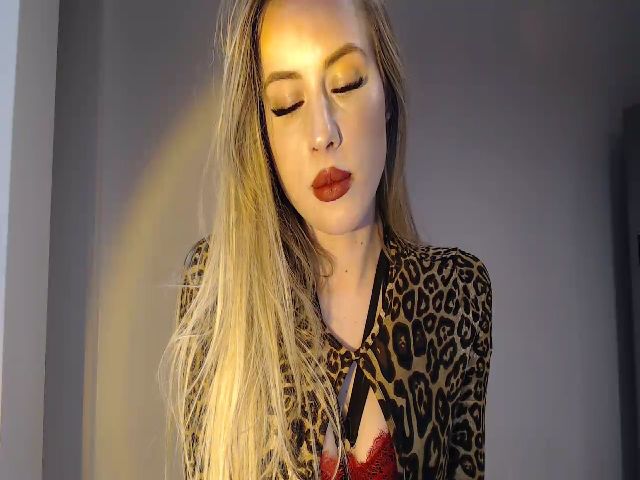 Live sex webcam photo for Oleya98 #271315709