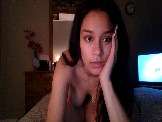 Live sex webcam photo for Adrianaxo1 #271305396