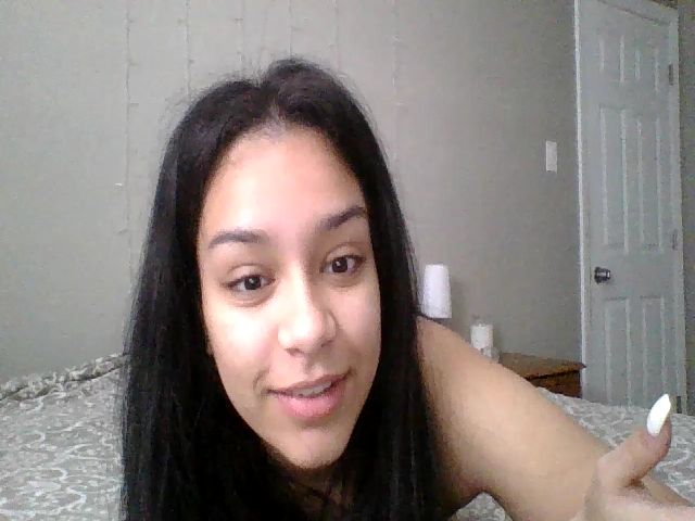 Live sex webcam photo for Adrianaxo1 #271312253