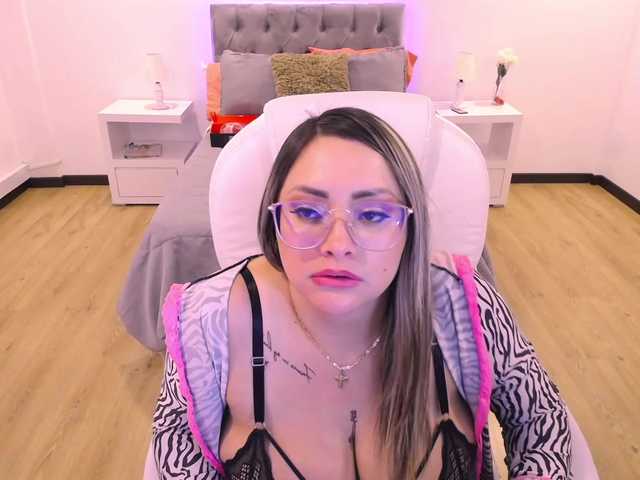 Live sex webcam photo for Charming-Mia #271302798