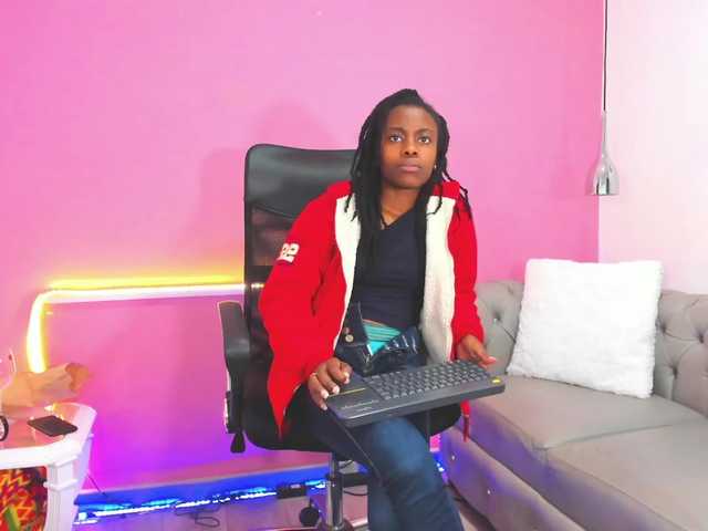 Live sex webcam photo for Chocolandra- #271314443