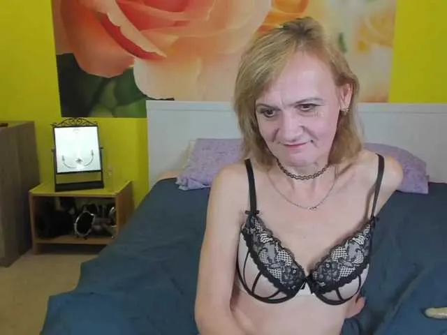 Live sex webcam photo for SqurtyLally69 #271309782