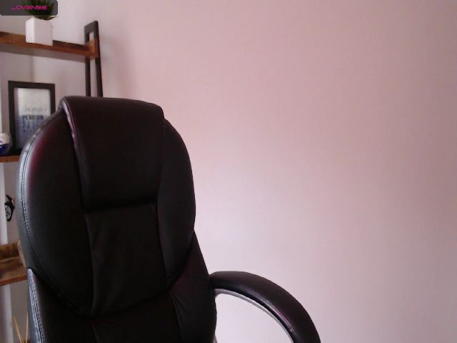 Live sex webcam photo for Emiily__ #271311482