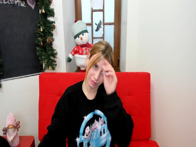 Live sex webcam photo for KhloyaKiss #271308100