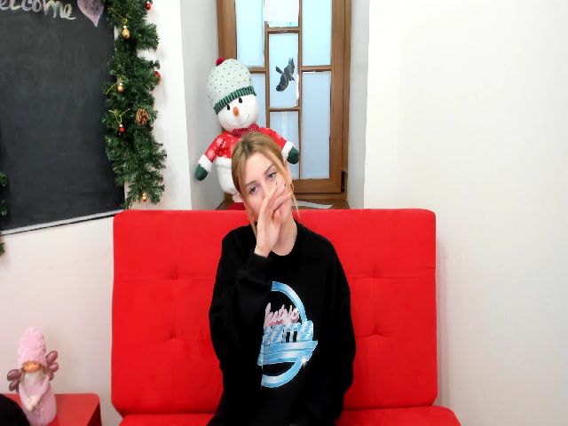 Live sex webcam photo for KhloyaKiss #271308429