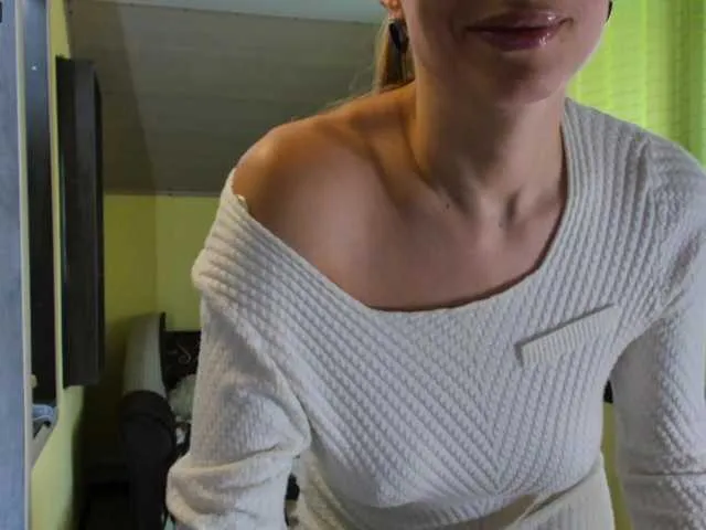 Live sex webcam photo for rocsi79 #271322690