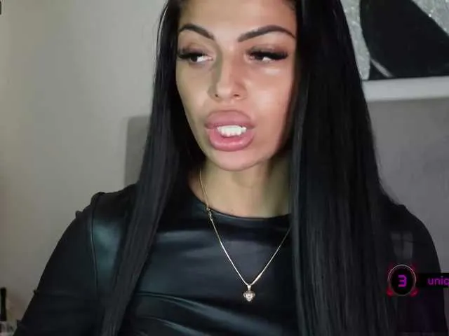 Live sex webcam photo for AngelaMyst #287940412