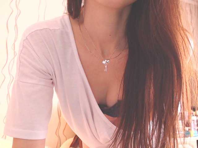 Live sex webcam photo for SexyQueen333 #271322959