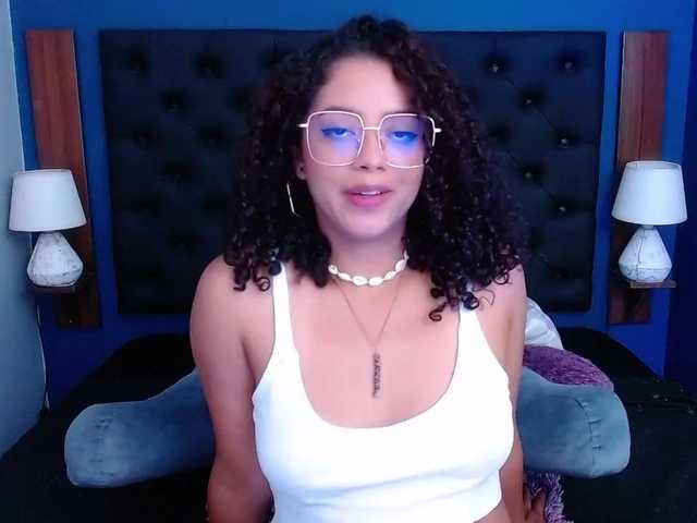 Live sex webcam photo for CamilaLora #271330824