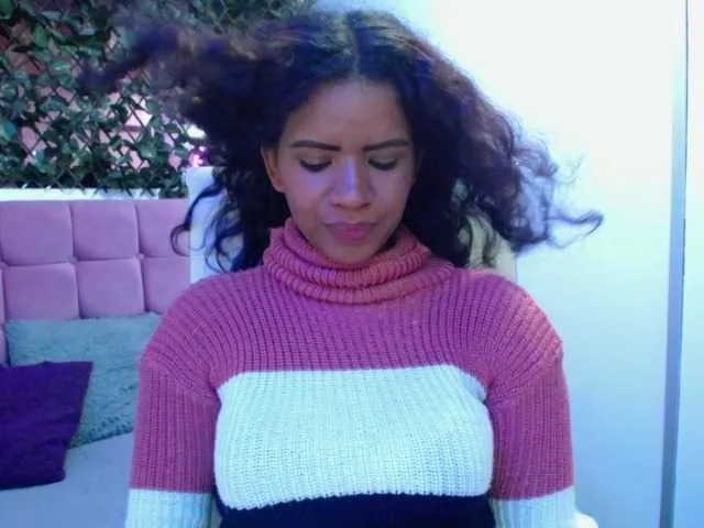Live sex webcam photo for Ellie-Alves #271331494