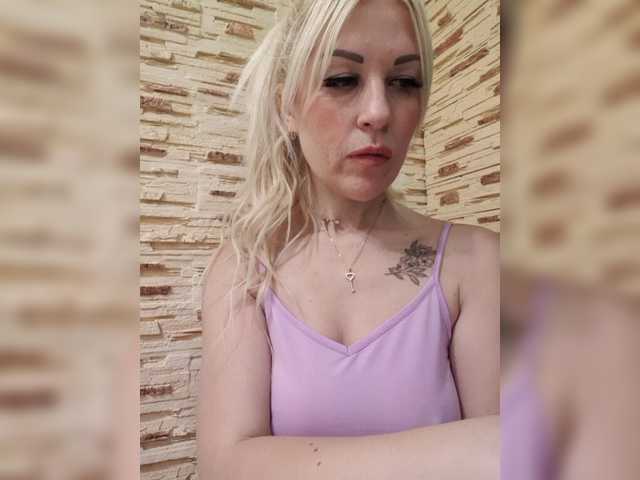 Live sex webcam photo for Sexywoman999 #271330051