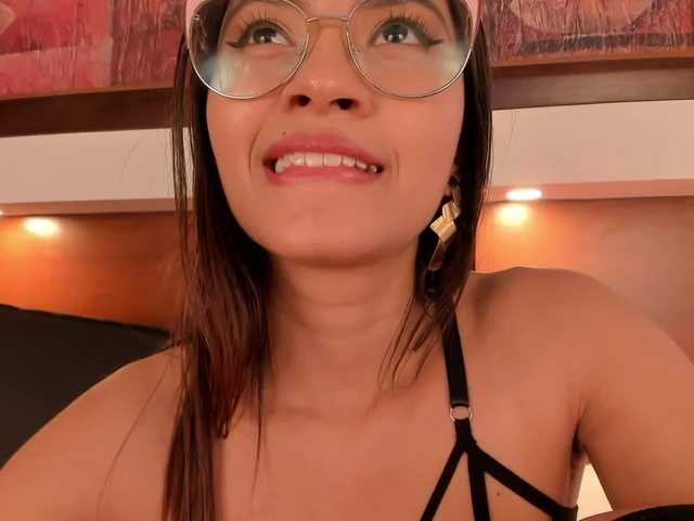 Live sex webcam photo for PaulinaBelush #271318866