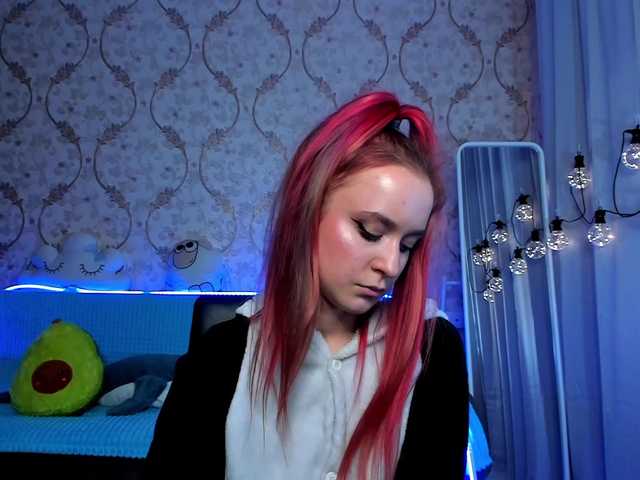 Live sex webcam photo for KiraLiLime #287990201