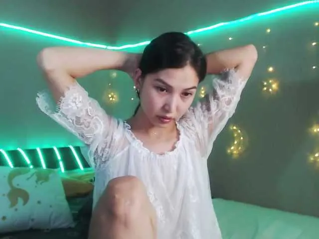 Live sex webcam photo for ShowMGO #271323277