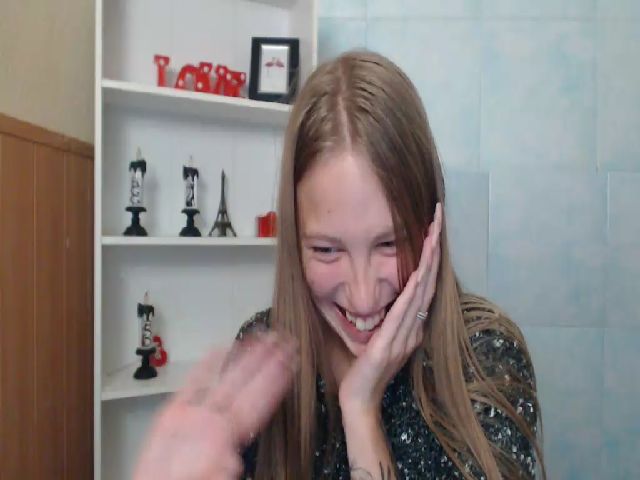 Live sex webcam photo for SshyTeen #271324286