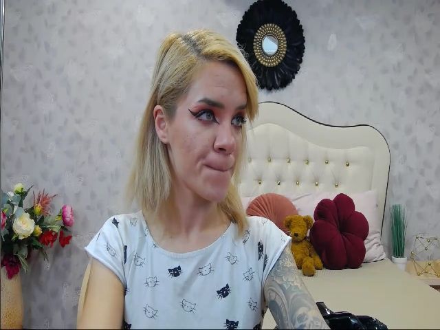 Live sex webcam photo for Misha_Diamond #271321771