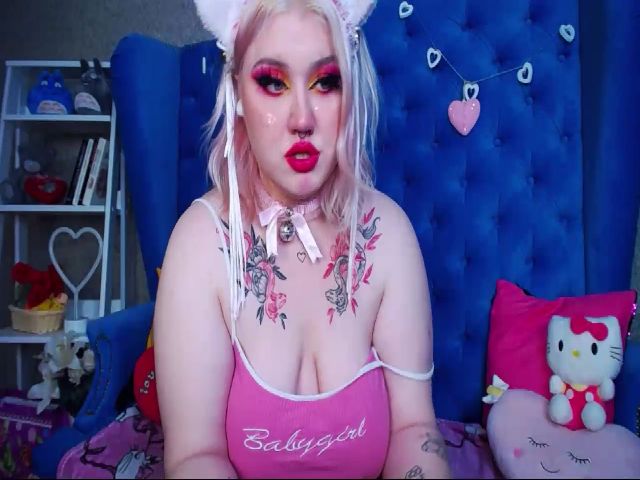 Live sex webcam photo for CurvyAlyce19 #271322544