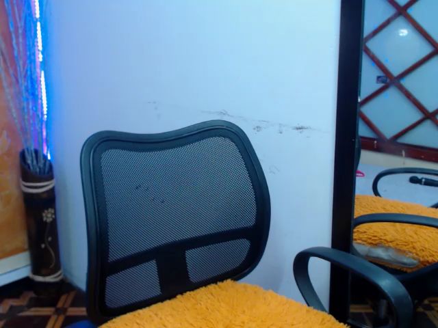 Live sex webcam photo for KellyJhons #271321438