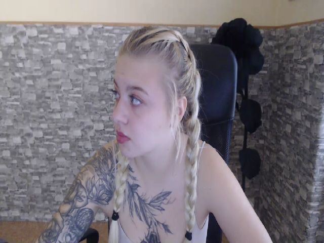 Live sex webcam photo for KalipsoHun #271324598