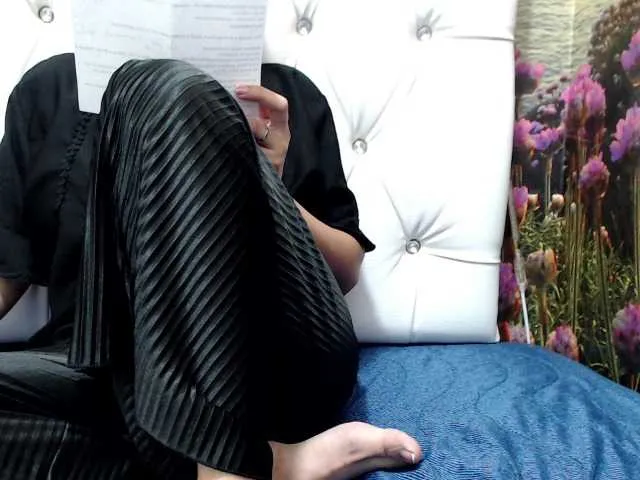 Live sex webcam photo for JuliaReeves #271331578