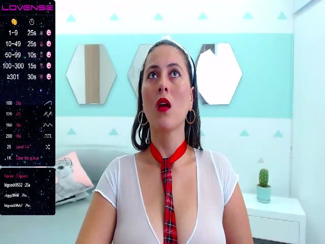 Live sex webcam photo for Kate_Stewart #271327205