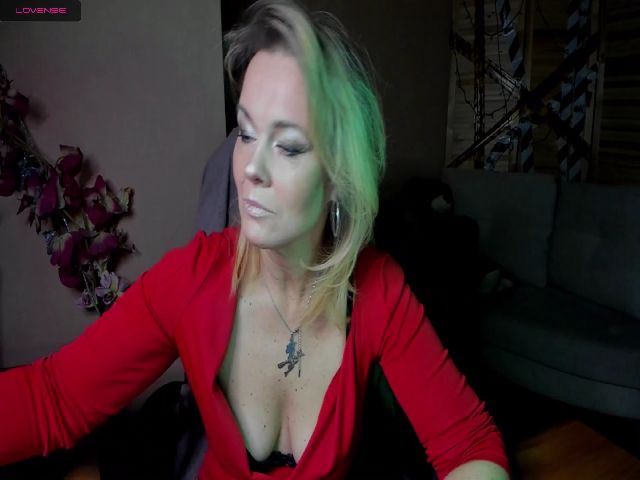 Live sex webcam photo for Lady_Flame5 #271322214