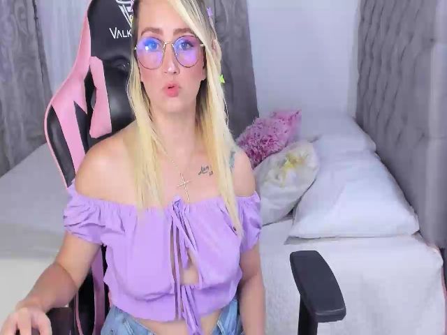 Live sex webcam photo for Candace18x #271332363