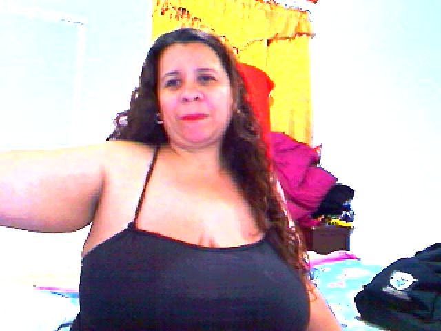 Live sex webcam photo for LatinaBigAss4 #271320451