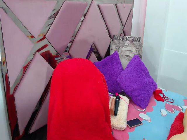 Live sex webcam photo for CharlotteWil #271327790