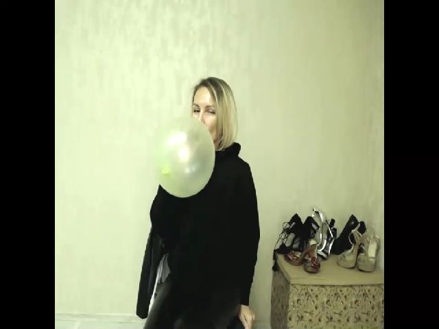 Live sex webcam photo for MiliEsiens #271324563