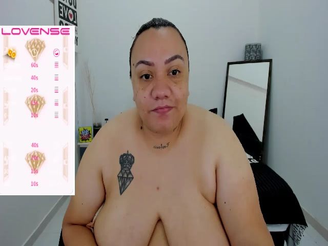 Live sex webcam photo for KimmyStone #271327930