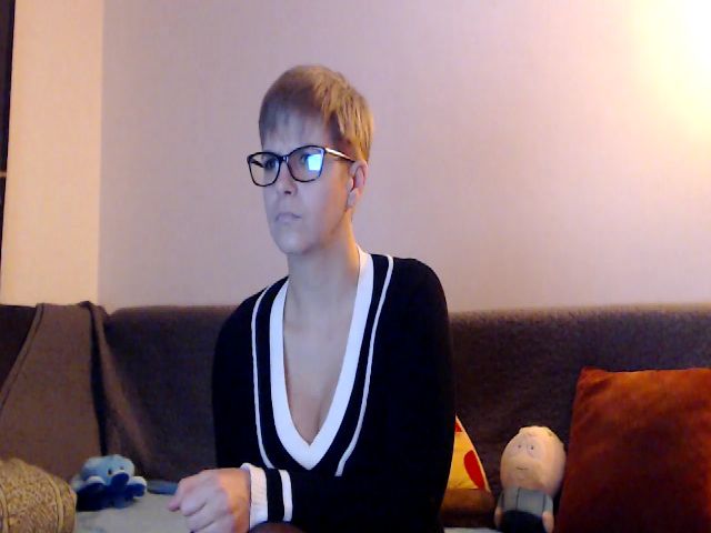 Live sex webcam photo for IamMiky #271332253