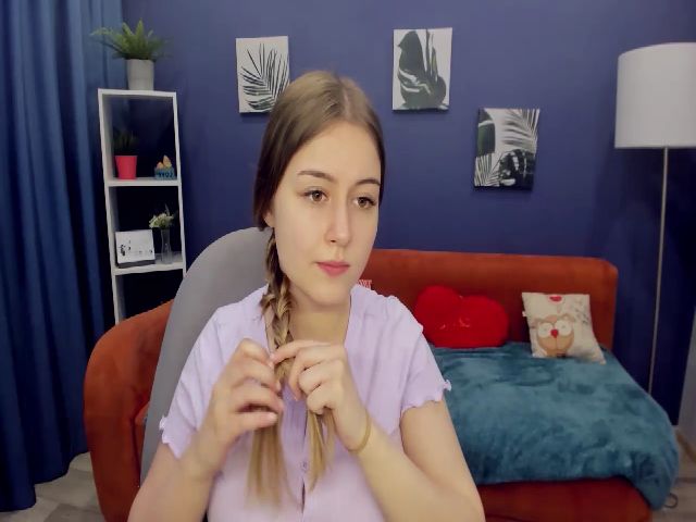 Live sex webcam photo for LorraineIce #271320944