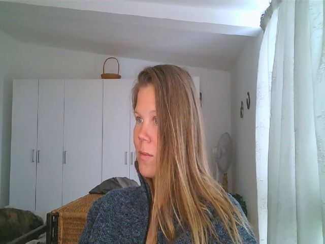 Live sex webcam photo for CallMeMaria #271328115