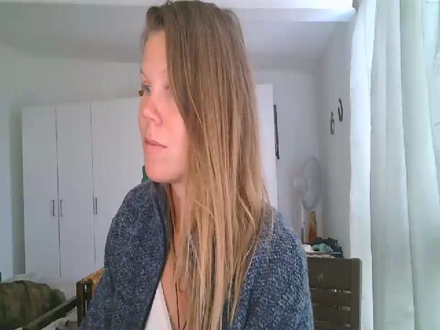 Live sex webcam photo for CallMeMaria #271328408