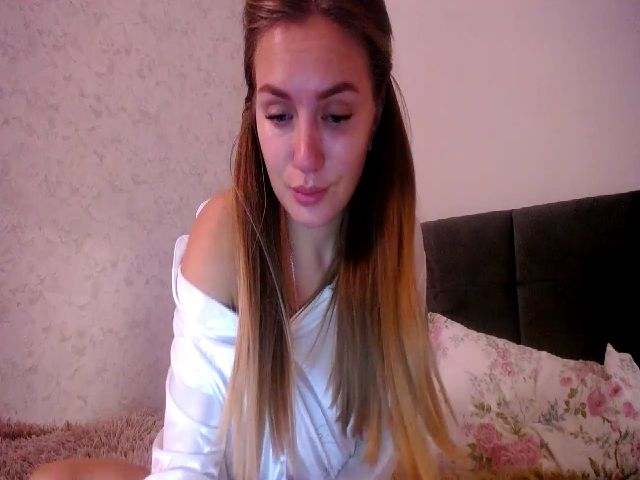 Live sex webcam photo for MagicalLady #271333844