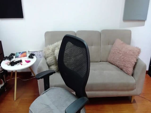 Live sex webcam photo for Jade7777 #271328461